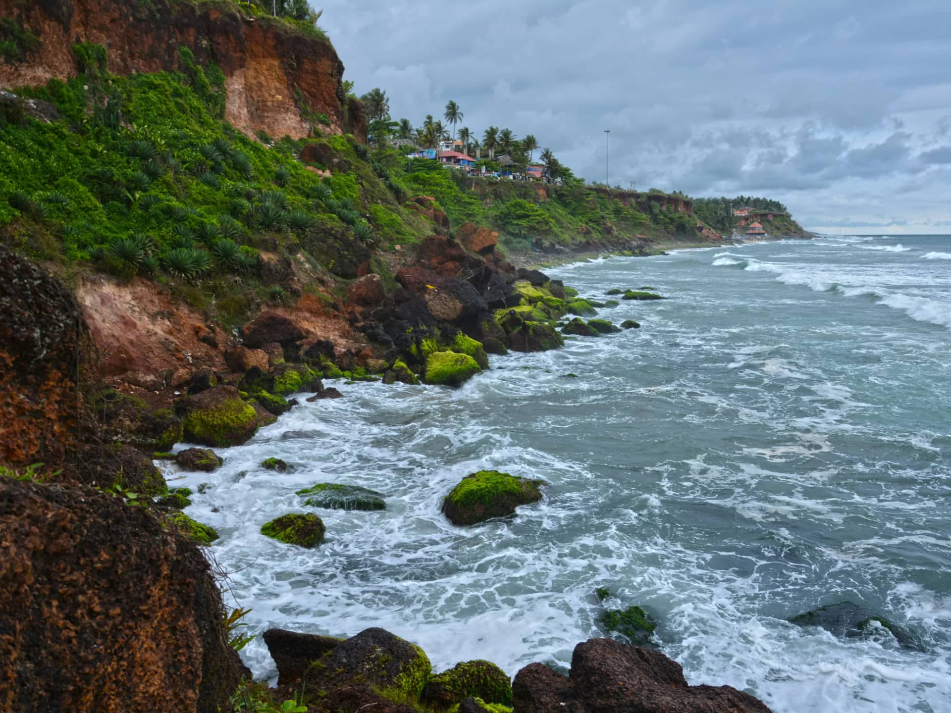 Varkala vs Kovalam comparison to help travelers choose the best Kerala beach destination.