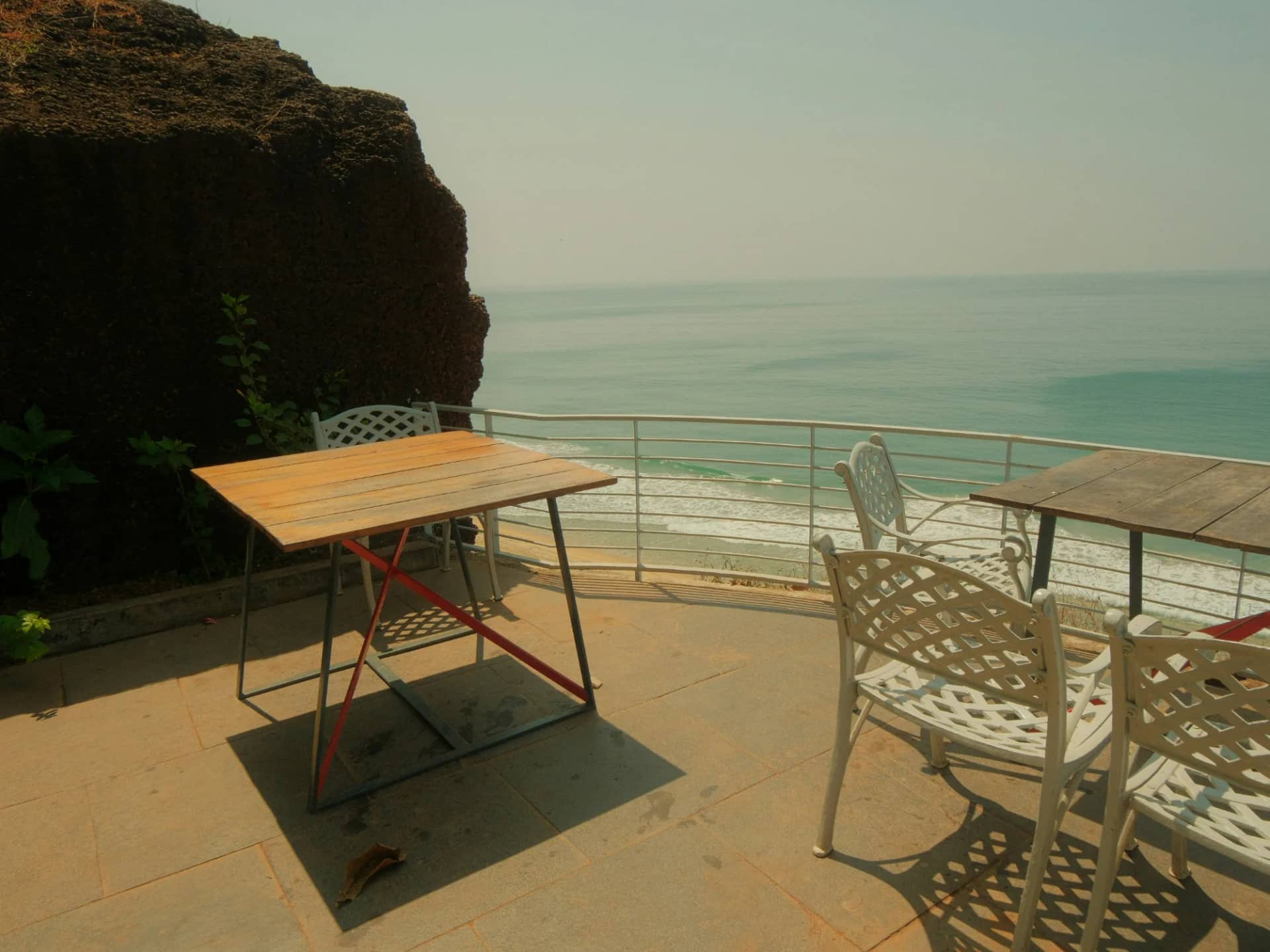 Best cafés and restaurants on Varkala Cliff overlooking the Arabian Sea