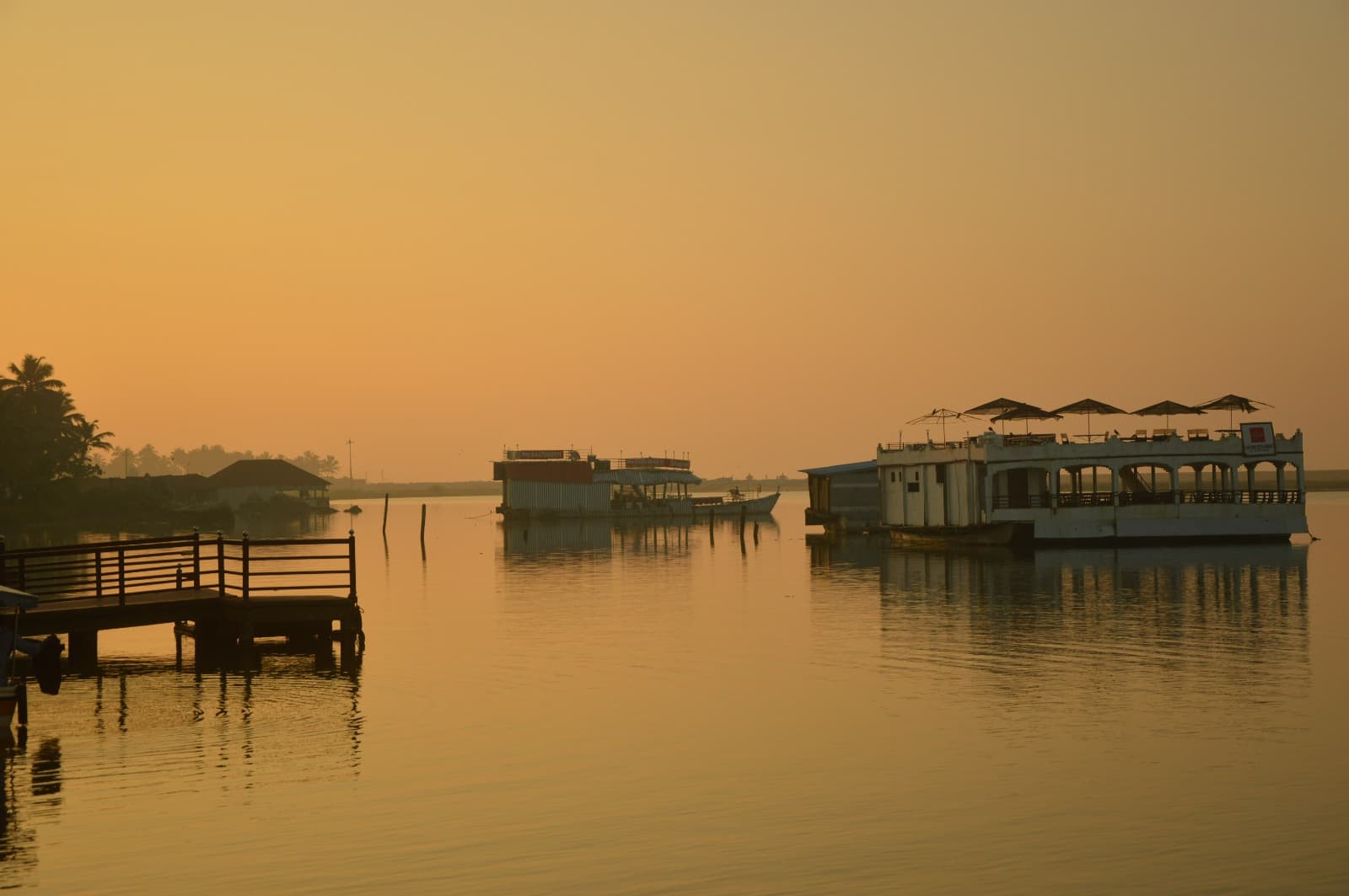 Poovar backwater boating price comparison