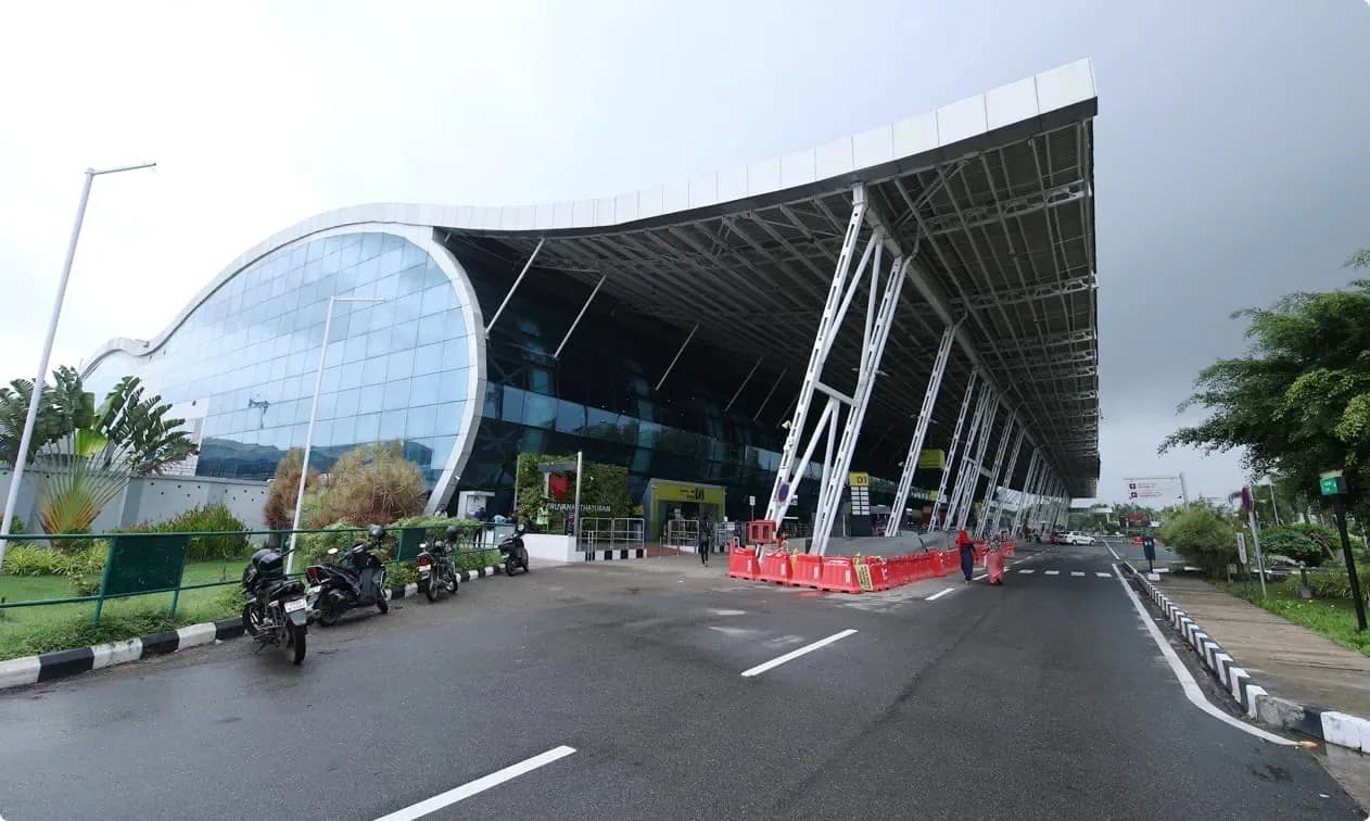Kovalam as a convenient base for exploring South Kerala with easy access to Trivandrum Airport, railway stations, beaches, and nearby attractions