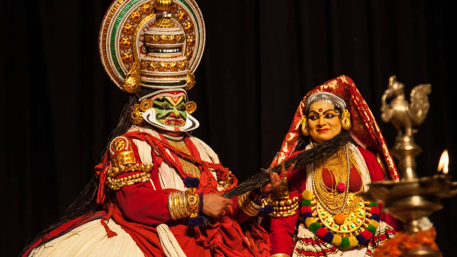 Kathakali and Mohiniyattam cultural performances in Kovalam showcasing Kerala's traditional dance forms, costumes, and artistic heritage