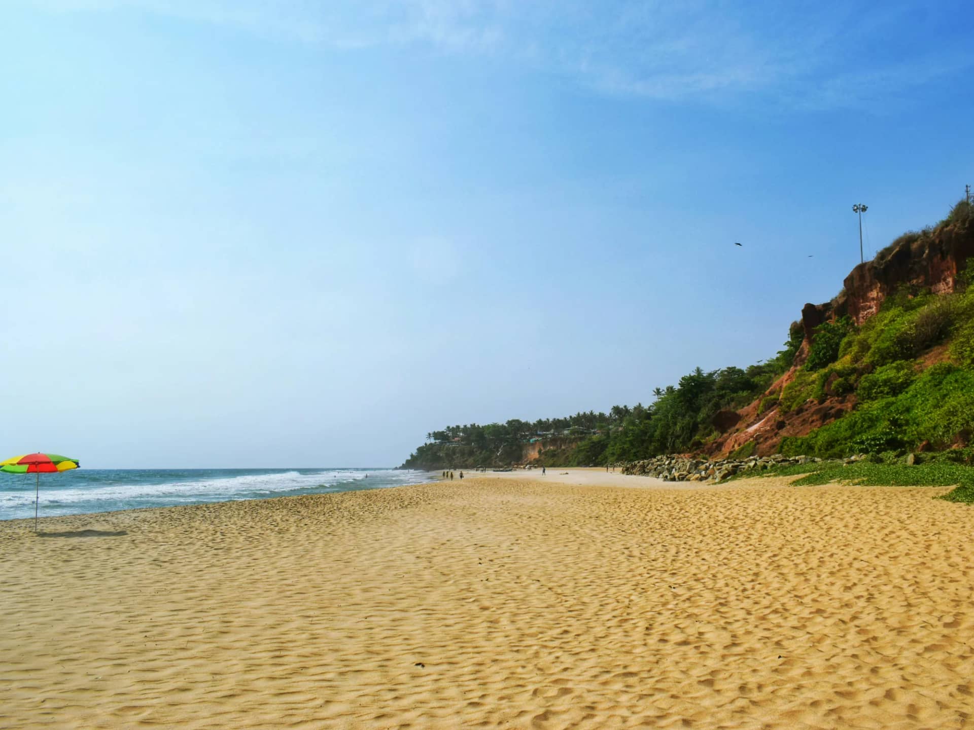Varkala Cliff in Kerala during the best time to visit with calm sea and clear skies